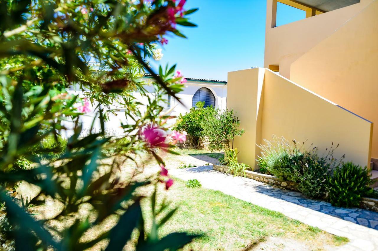 Apartments Lux Pag Pag Town Exterior photo